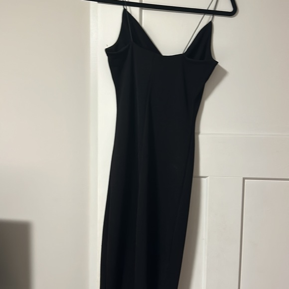 Sleek black dress - Picture 3 of 3